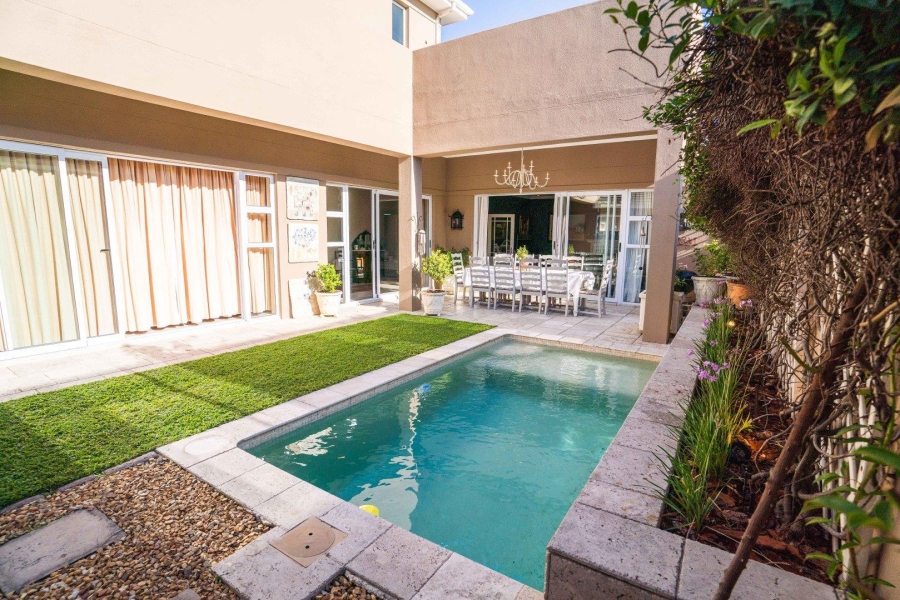To Let 4 Bedroom Property for Rent in Sunset Links Western Cape